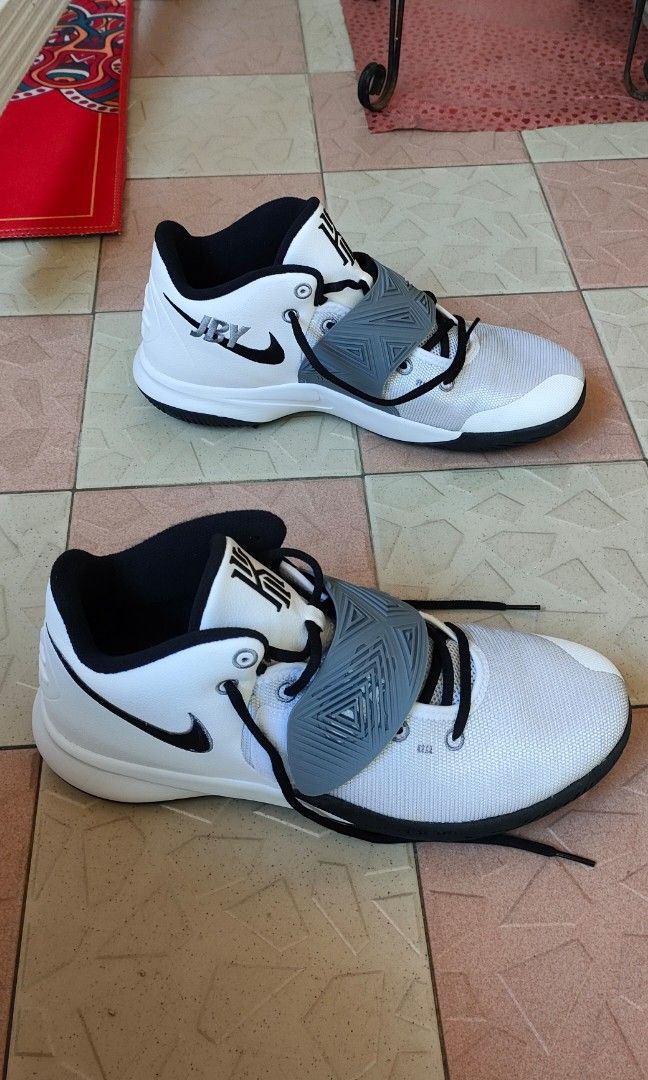 Nike flytrap (Category: Sneakers & Footwear) located in Singapore. Submitted by darren96 (Listing ID 1263729319, Image 1). Description: worn a few times but without box.