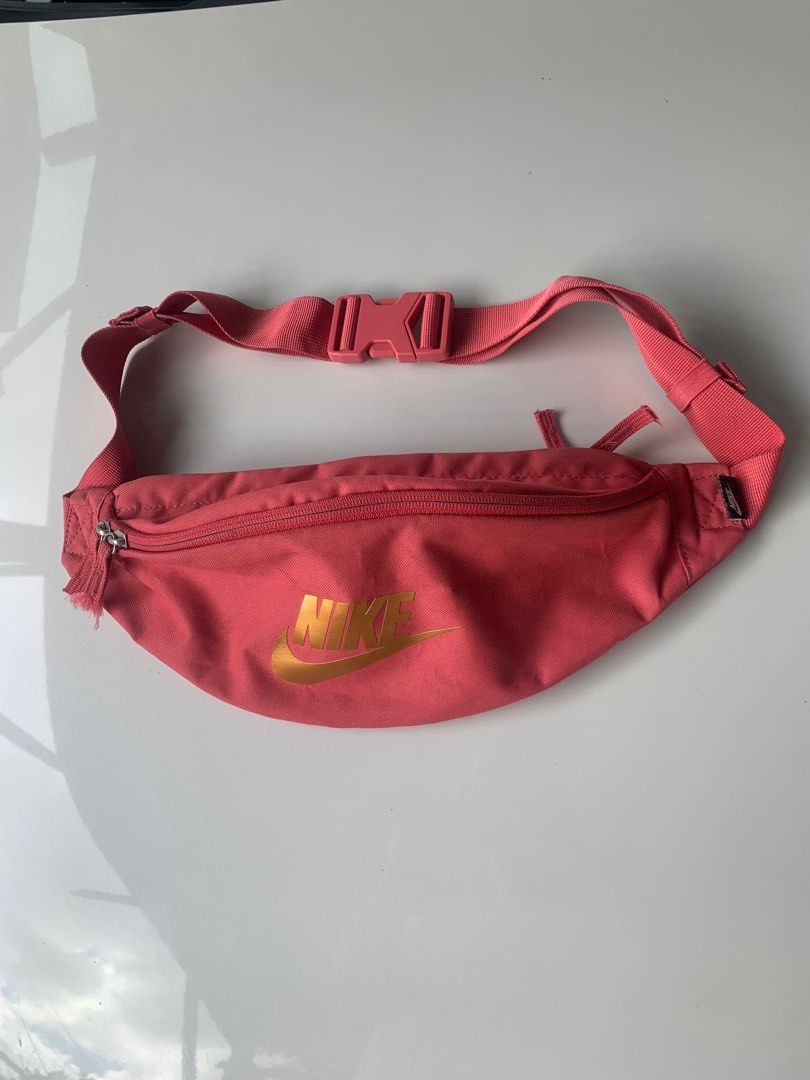 Red on sale nike pouch