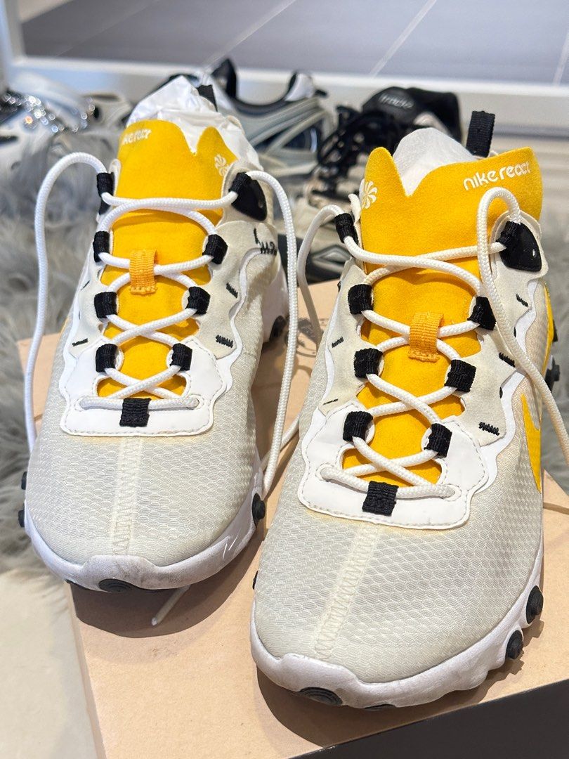 Nike react element store 55 wide feet