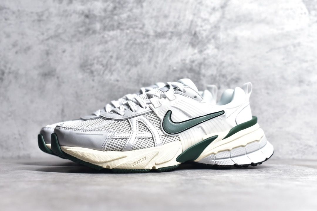 White and gray nike cheap running shoes