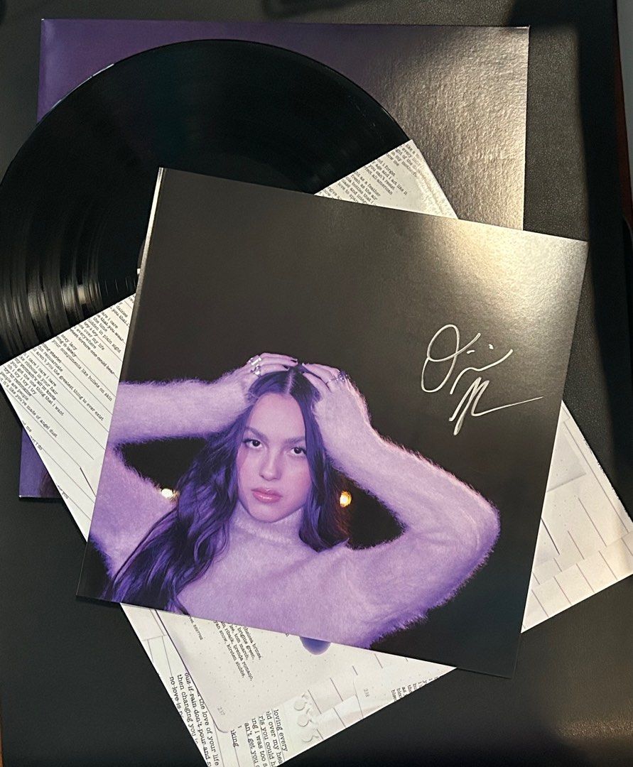 Olivia Rodrigo GUTS Vinyl with Signed Insert, Hobbies & Toys