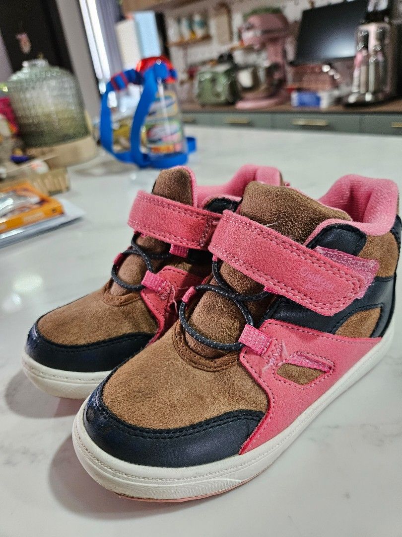 Oshkosh hotsell baby boots