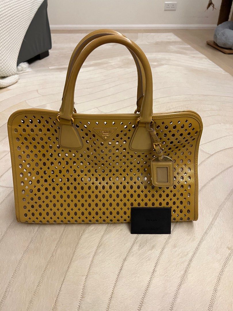 Prada leather tote bag, 名牌, 手袋及銀包- Carousell