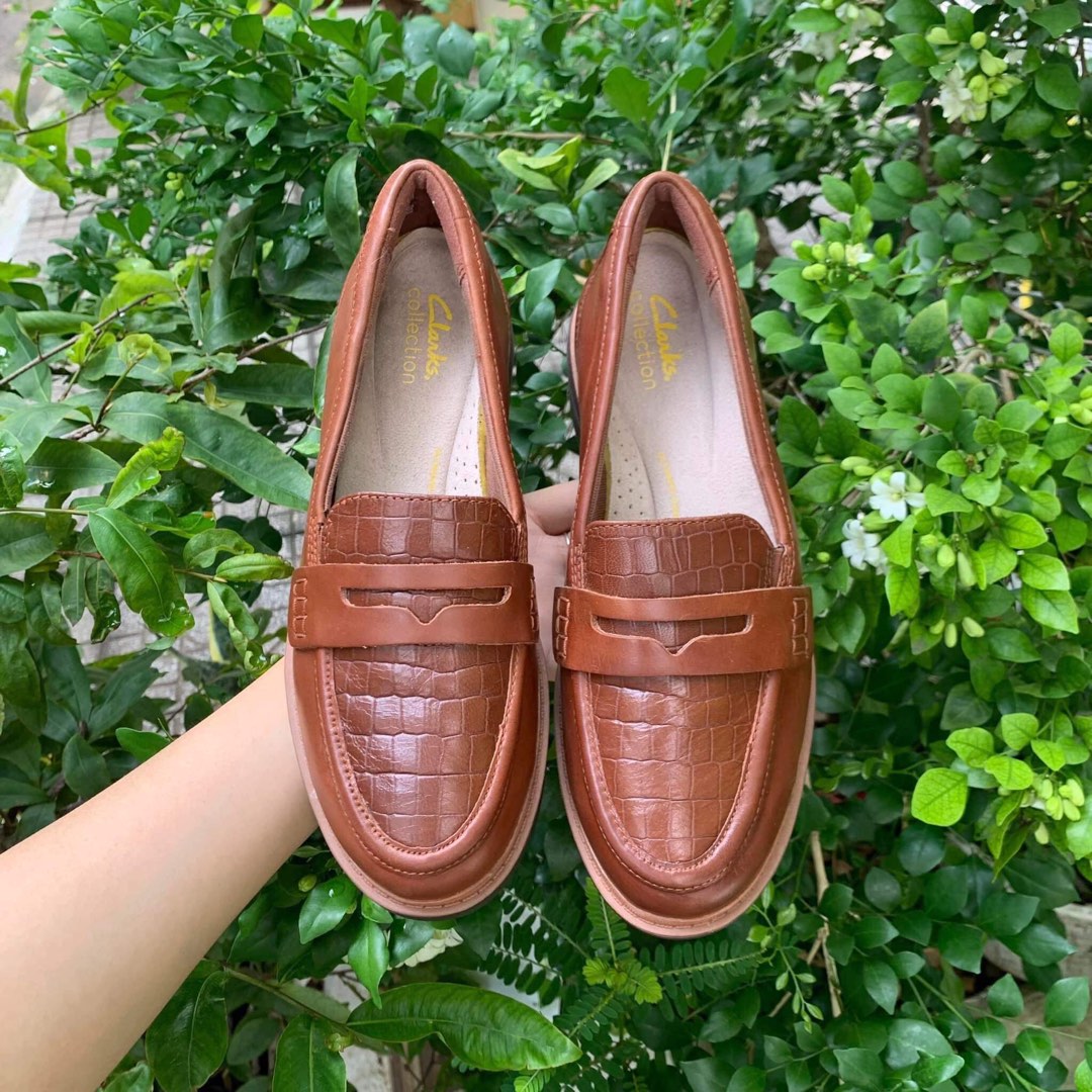 Clarks shoes clearance booking