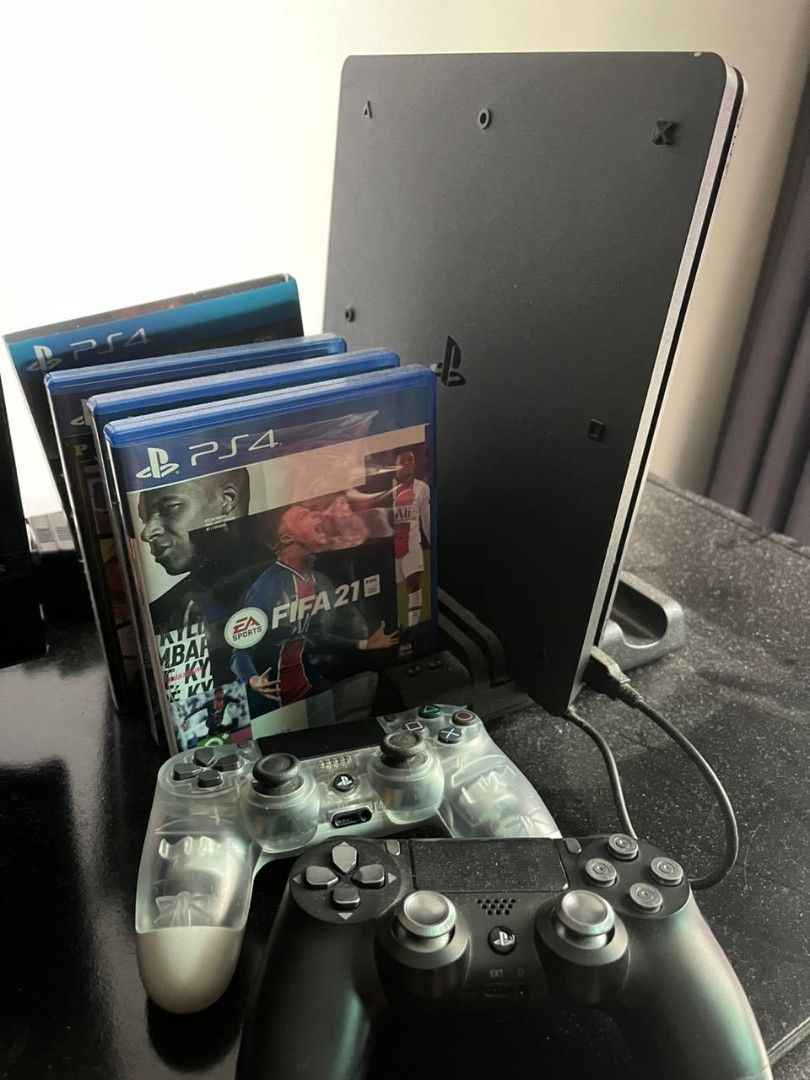 Ps4 1tb 2 controllers hotsell