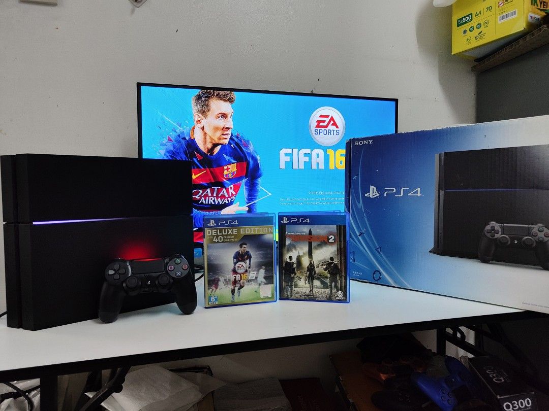 PS4 phat 500gb with fifa16 and division 2