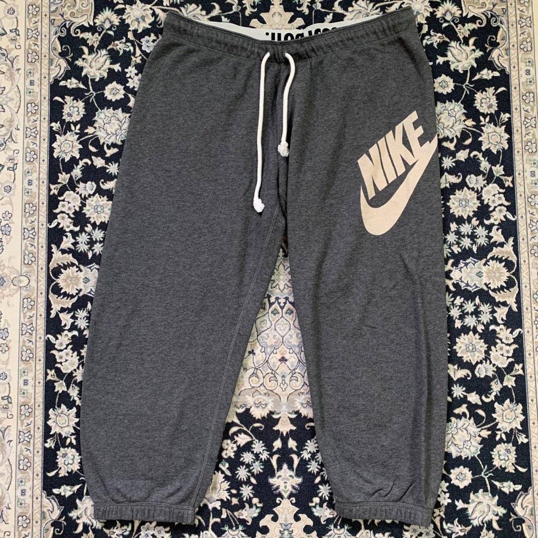 Nike three quarter shorts hotsell