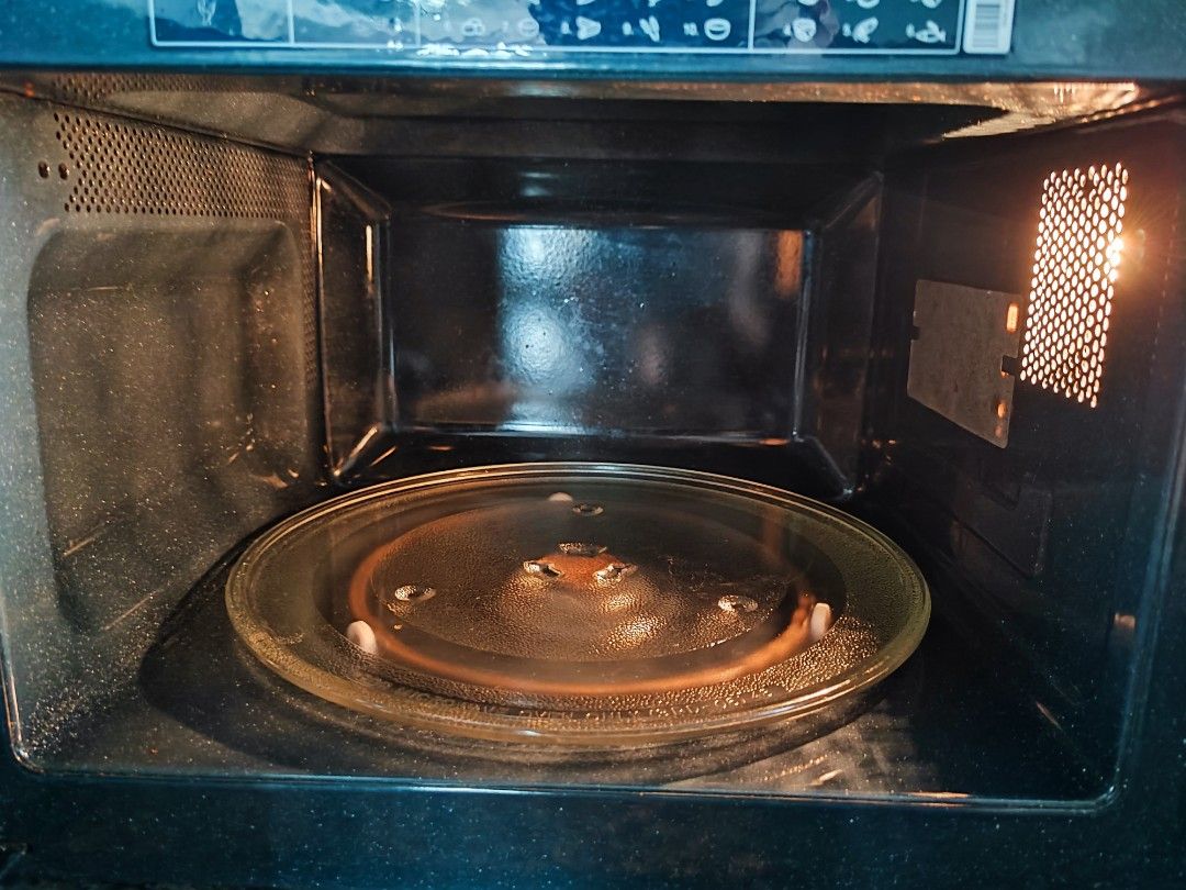 Samsung Microwave MS23F302TAK, TV & Home Appliances, Kitchen Appliances ...