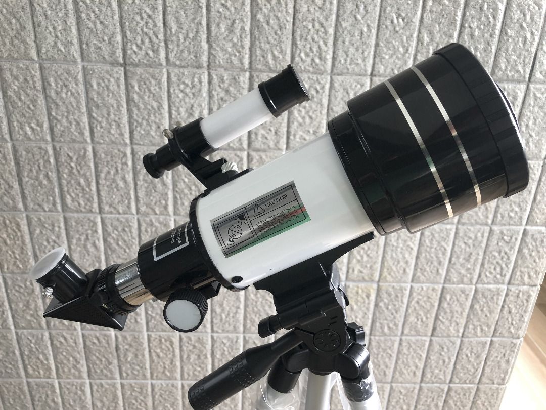 Sixgo F30070M Astronomical Telescope with full size tripod, and phone