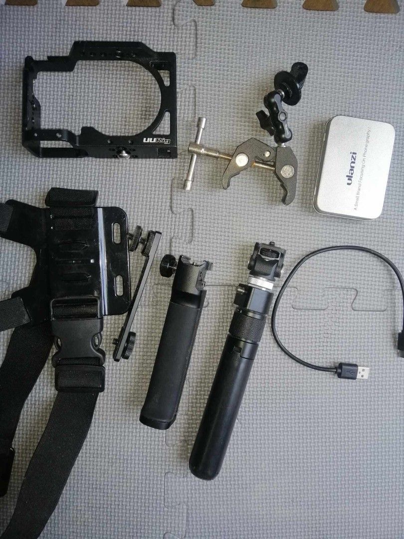 Some stuff for vlogging (Category: Camera Bags & Carriers) located in Taal. Submitted by kcbags (Listing ID 1263880923, Image 2). Description: Some accesories for vlogging. Send me sa message for the complete set..