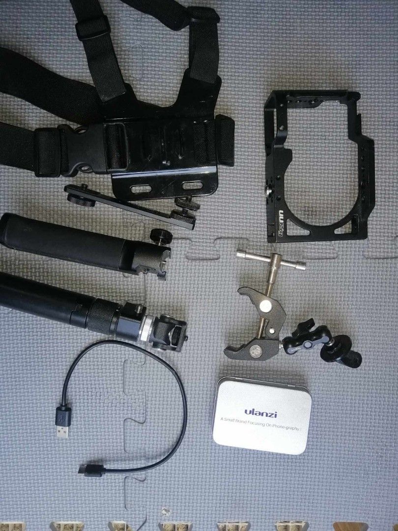 Some stuff for vlogging (Category: Camera Bags & Carriers) located in Taal. Submitted by kcbags (Listing ID 1263880923, Image 3). Description: Some accesories for vlogging. Send me sa message for the complete set..