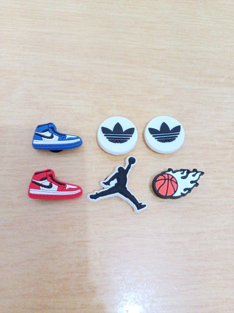 Nike croc charms top