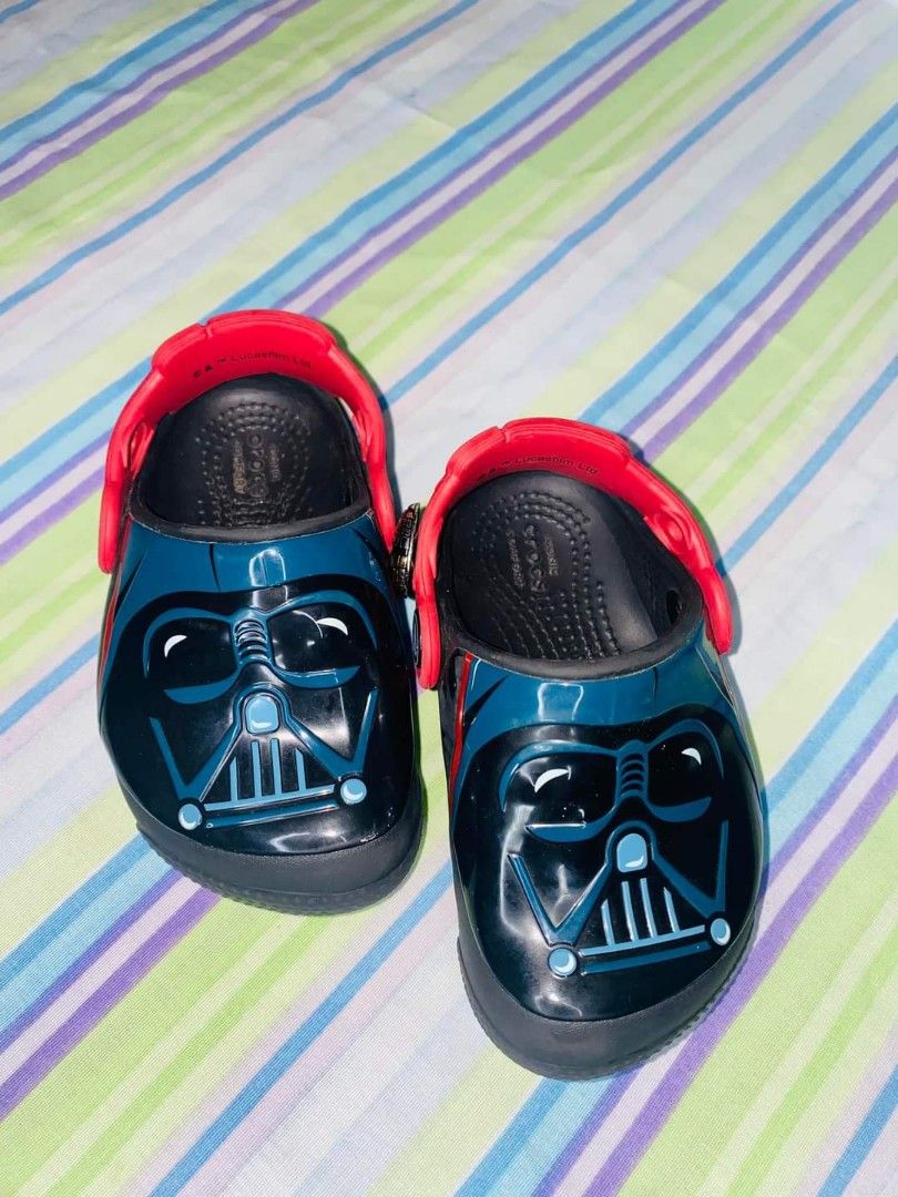 Kids star store wars crocs