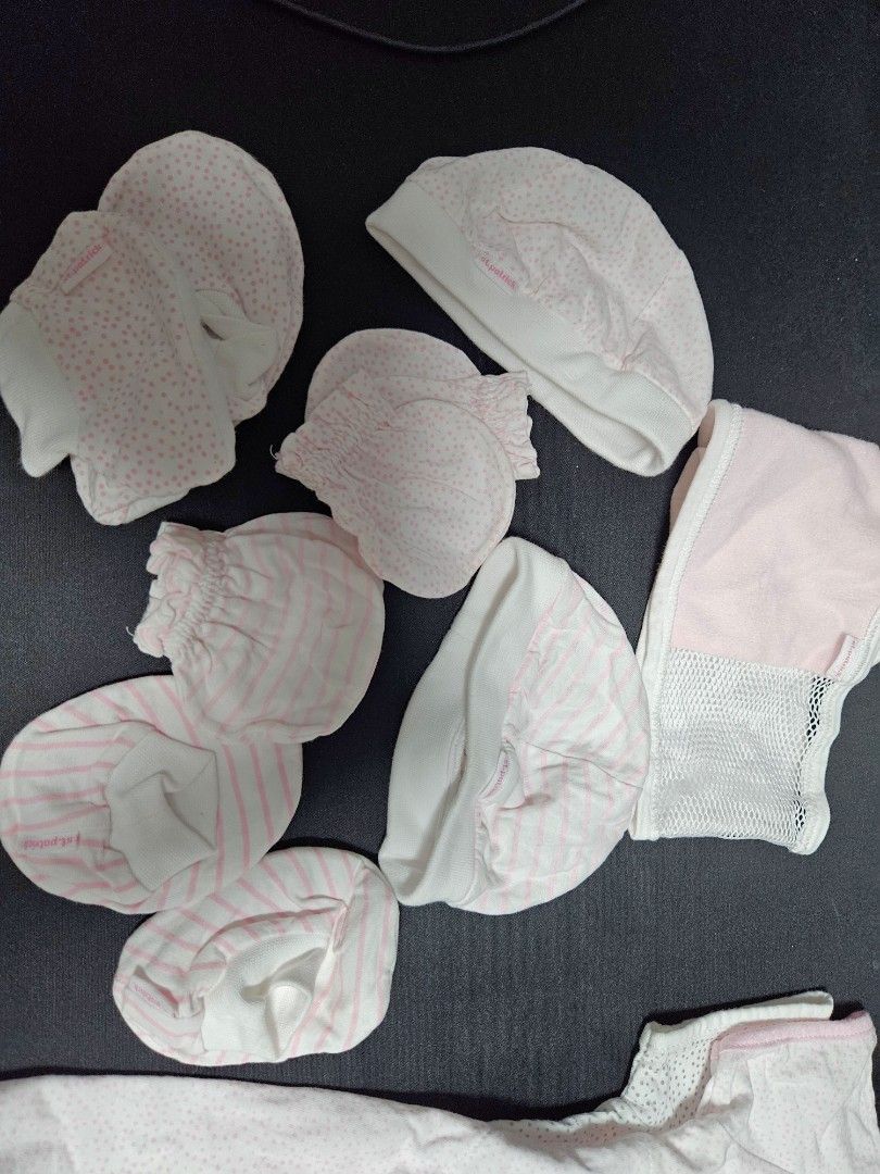 TAKE ALL! ST. PATRICK BABY CLOTHING SET (Category: Babies & Kids Fashion) located in Malabon City. Submitted by joyceee_declutters (Listing ID 1263877957, Image 2). Description: Almost new, pure cotton super comfy kay baby Brand: St. Patrick's 2 rompers 2 caps/bonnet 2 pairs of mittens 2 pairs of booties 1 bigkis Personal Preloved Mura na yan, check last Pic for orig price. Barely used since madami Si baby na extra na ganyan.
