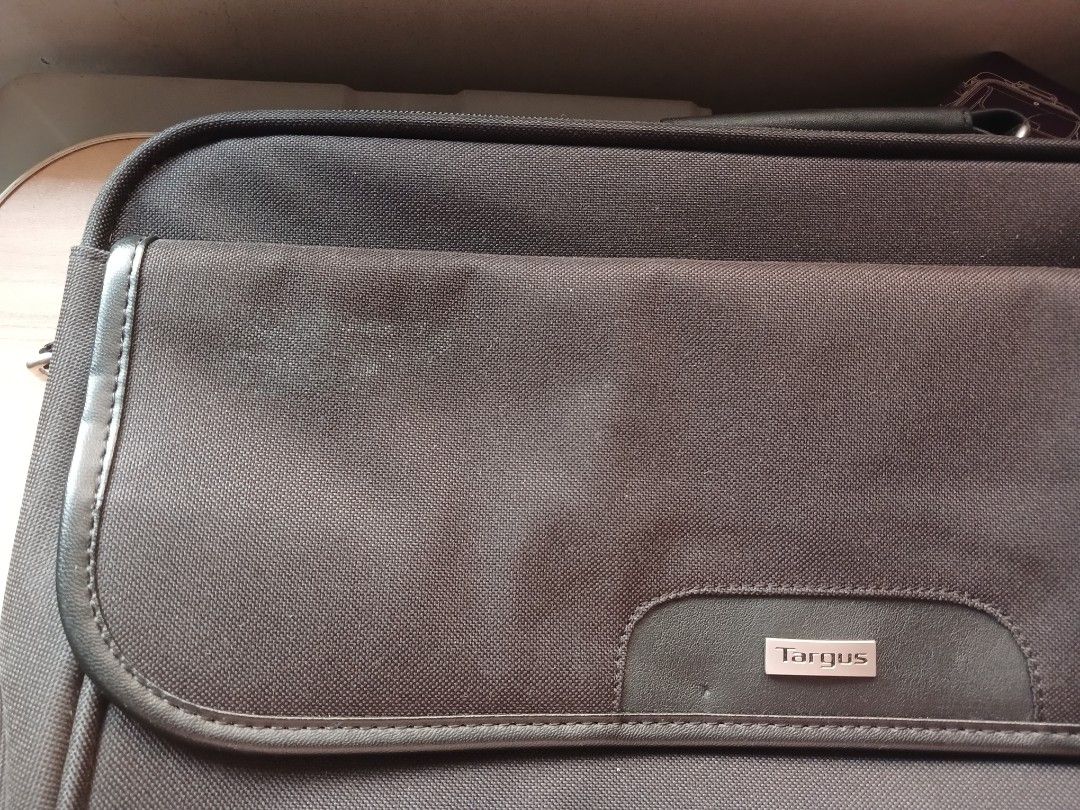 Targus laptop bag (Category: Laptop Bags & Sleeves) located in San Juan City. Submitted by aemondgirlie (Listing ID 1263865625, Image 2). Description: Last price posted, no haggling please. PAYO or 50% dp upon reservation MOP: Gcash MOD: Grab, Lala, LBC or GGX Packing fee of 20 php + lsf.