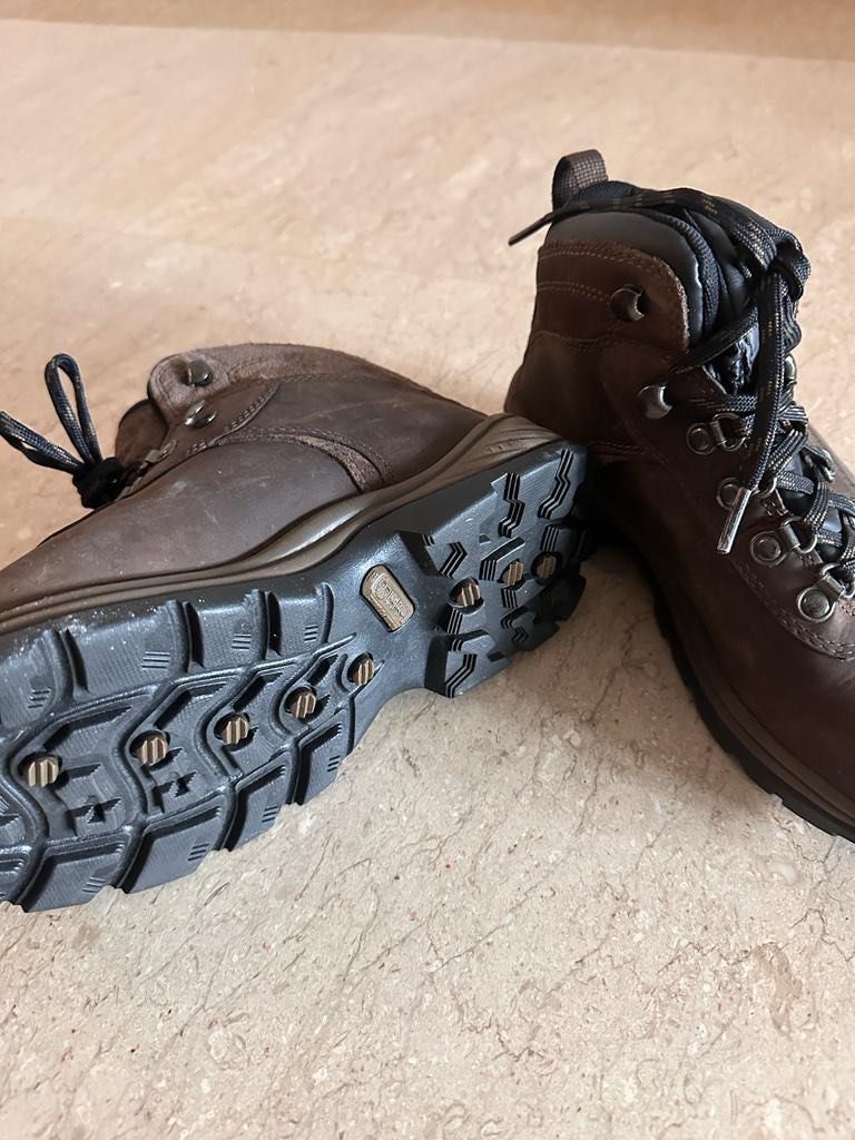 Walking boots clearance size 7