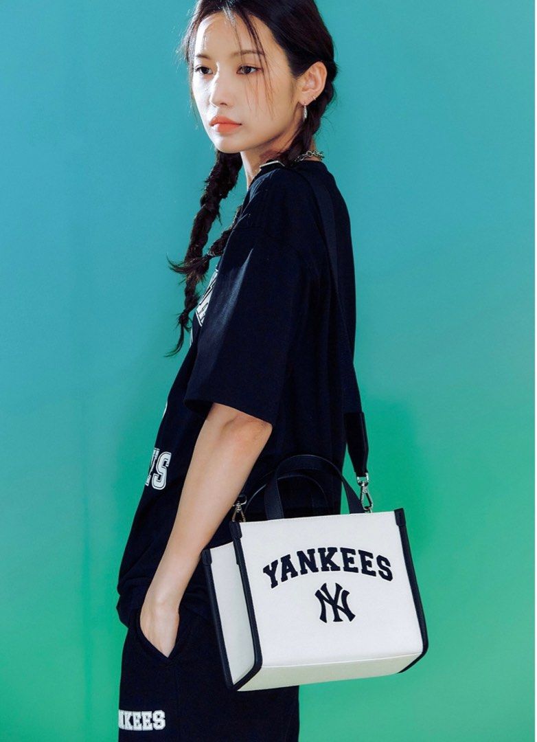 NY Yankees Varsity Bucket Bag Beige/Black