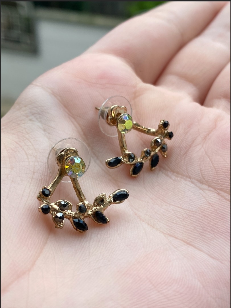 Gold vine new arrivals earrings