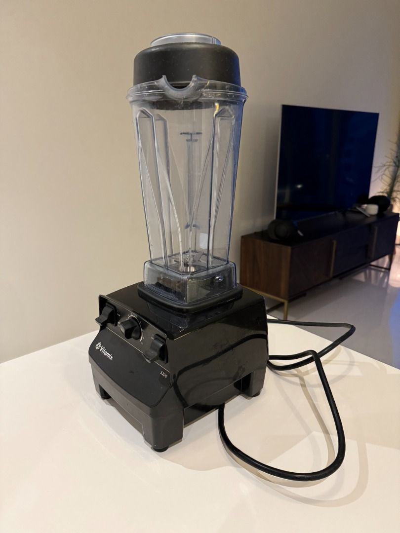 Vitamix 5200 Blender, ProfessionalGrade, Container, SelfCleaning 64