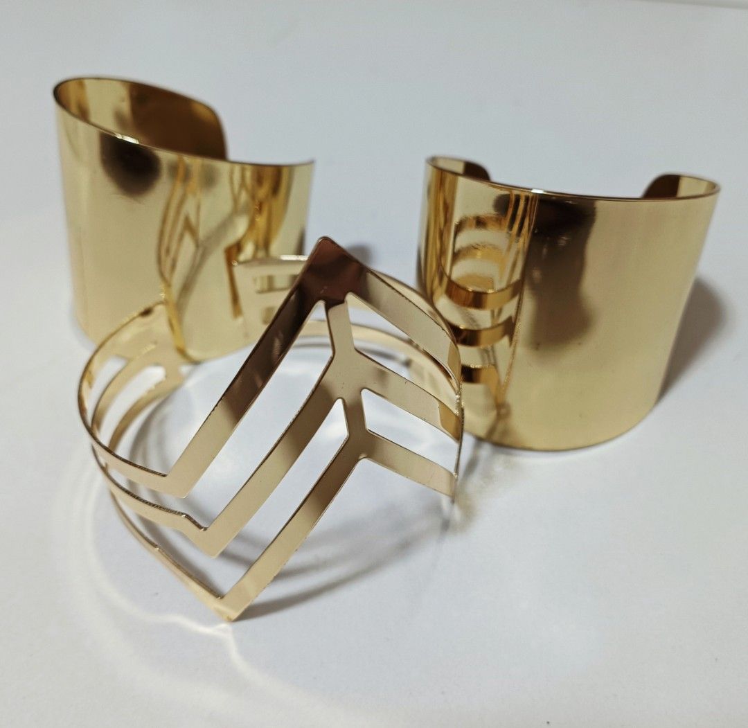 Wonder woman outlet gold cuff bracelet