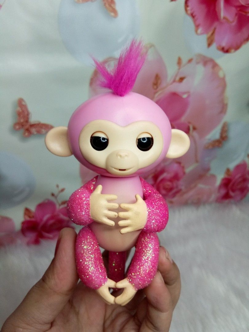 WowWee Fingerlings Glitter Monkey (Category: Figurines & Statues) located in Navotas City. Submitted by tindahan.ni.lyn (Listing ID 1263817676, Image 1). Description: gumagalaw and natunog, different kinds of tunog nagagawa nya.sumisipol din pala, natutulog din while snoring😆 sooo cute🥹 pay after invoice,need funds no long reservation.