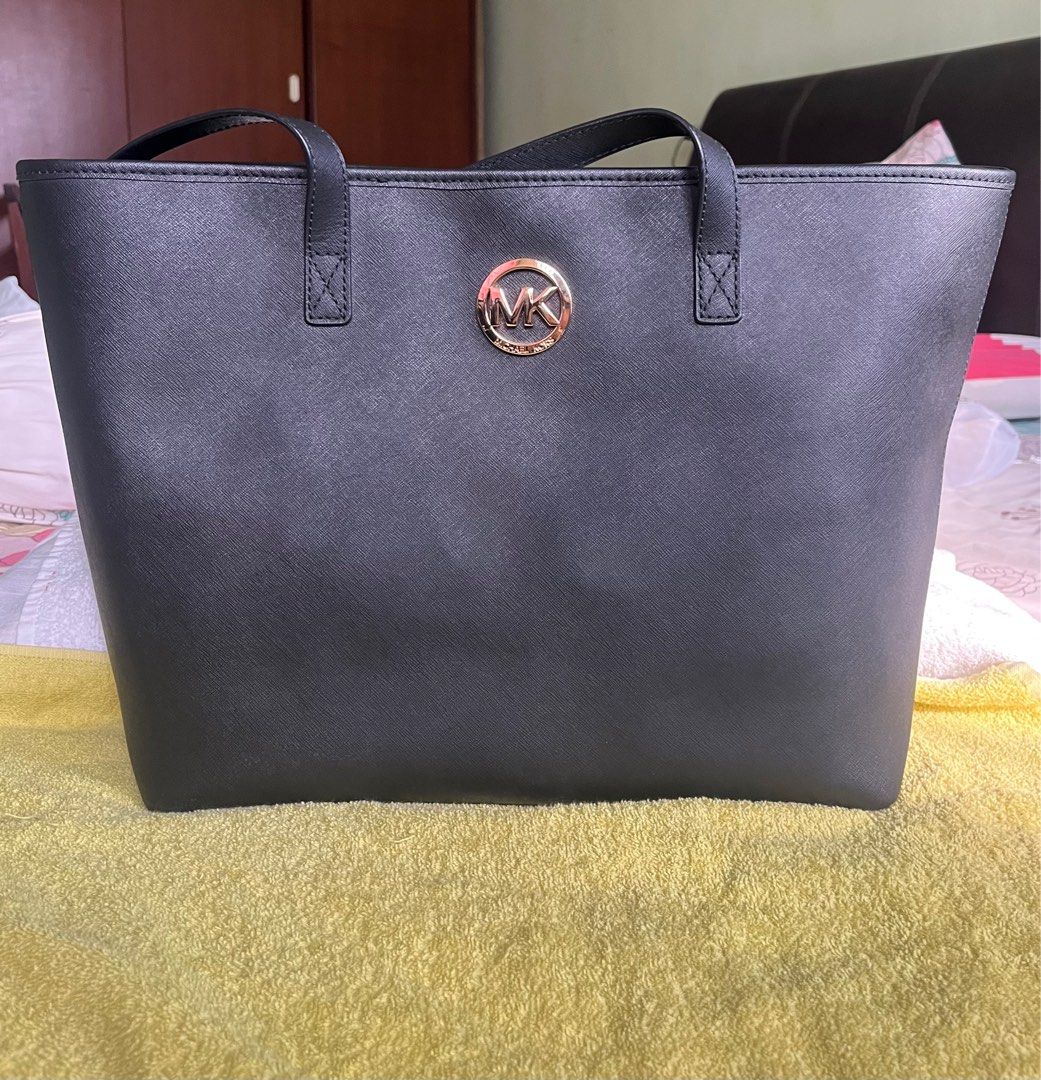 Michael kors Hamilton Soft Leather Bag, Luxury, Bags & Wallets on Carousell