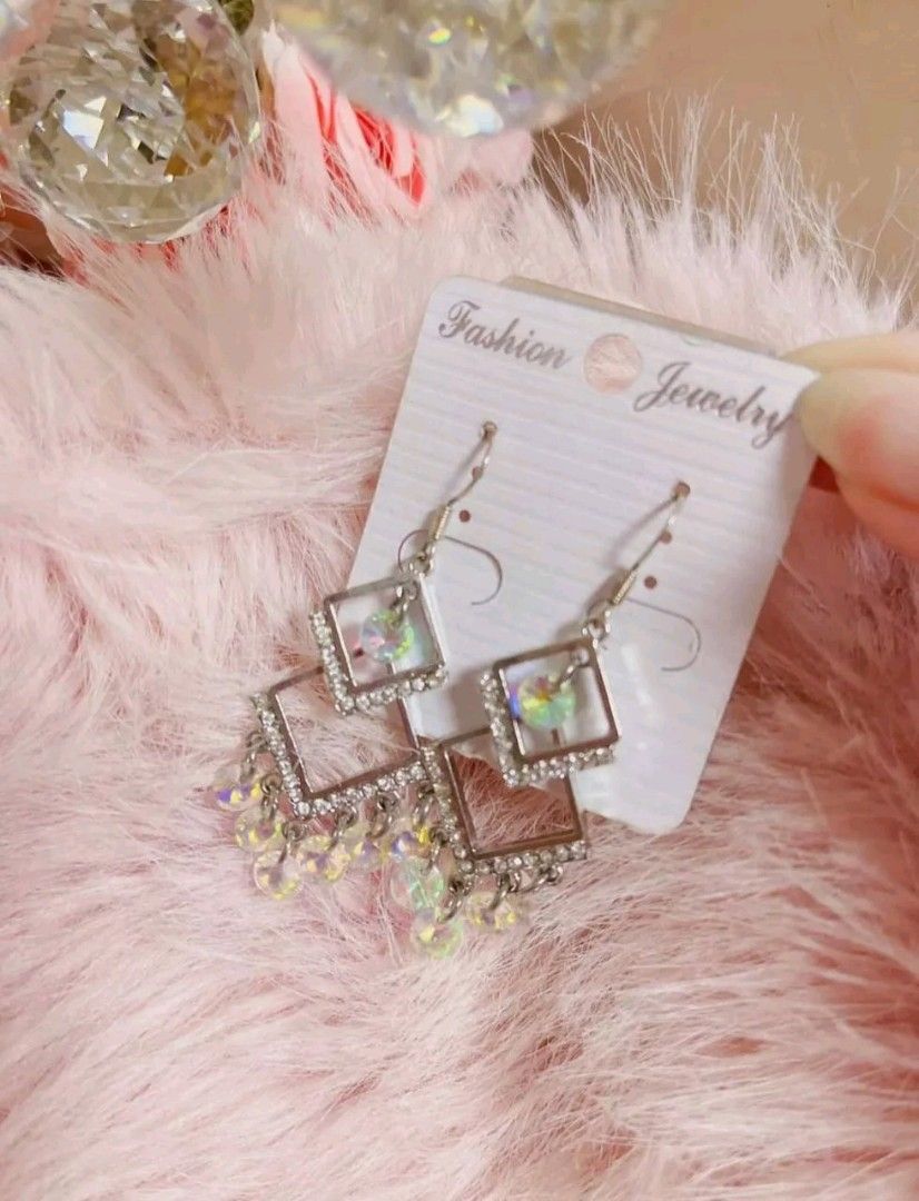 高雄服飾批發垂墜耳環可改夾式, 她的時尚, 珠寶、飾品與收納, 耳環在旋轉拍賣