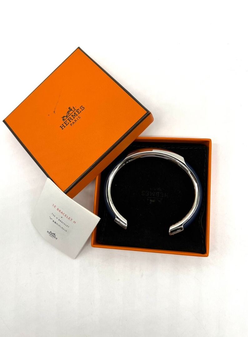 HERMES Swift Paris Tokyo Cuff Bracelet T5 Blue (Category: Accessories) located in Singapore. Submitted by ravbery (Listing ID 1189130624, Image 2). Description: [ Product Information ] ⚐ SKU Code : CB0016-1 ⚐Item : HERMES Swift Paris Tokyo Cuff Bracelet T5 Blue ⚐ Condition : 9/10 ⚐ include : Box/DustBag ⚐ Brand : HERMES ⚐ Size : Cir 20cm.