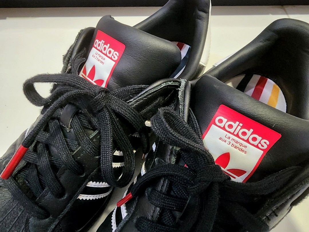 Adidas superstar black deals and red stripes