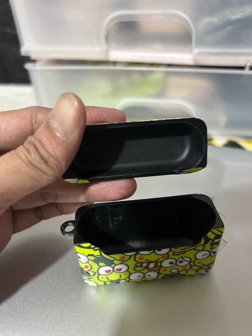 airpods pro case preloved (Category: Portable Audio Accessories) located in Quezon City. Submitted by auspv_collections (Listing ID 1263936965, Image 2). Description: for airpods pro lalamove cod or lbc available.