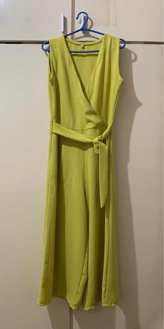 APPLE GREEN ROMPER (Category: Rompers) located in Quezon City. Submitted by caeshh (Listing ID 1263915952, Image 1). Description: Apple Green Romper.
