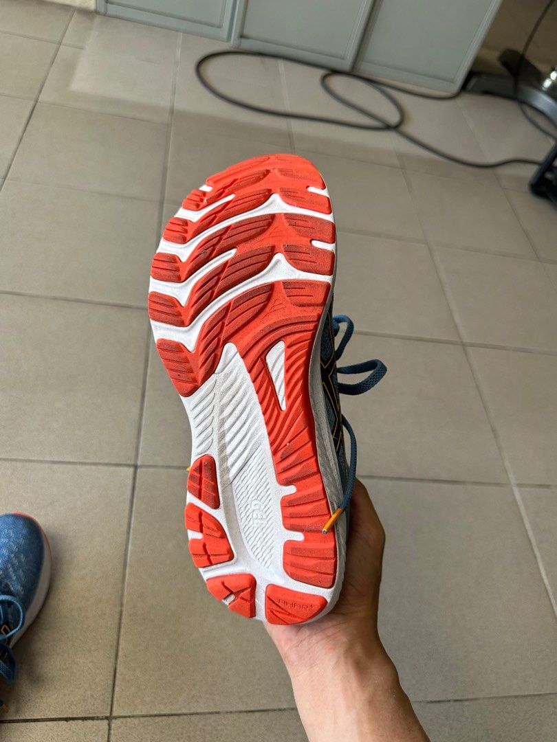 Gel sole outlet running shoes