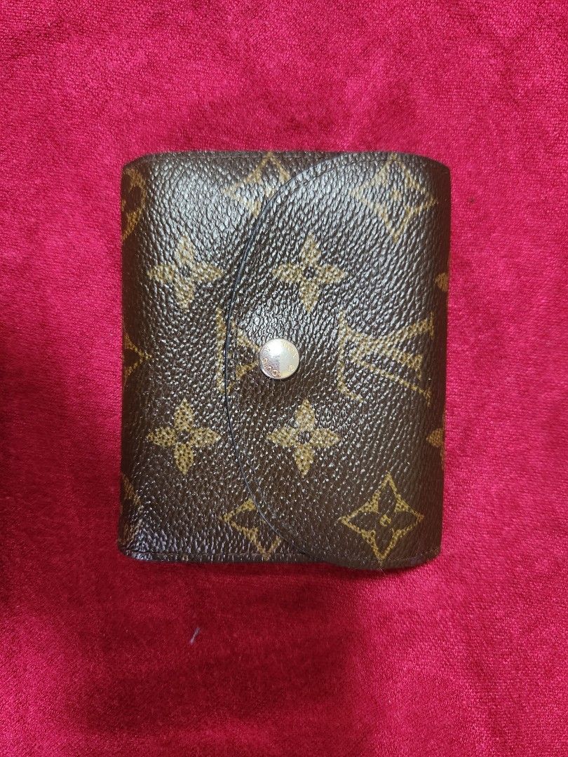 Authentic LV short wallet (Category: Luxury Bags & Wallets) located in Quezon City. Submitted by myprelovedfindsph (Listing ID 1263910346, Image 1). Description: Preloved LV short wallet/card case, in very good condition, with minor cracks barely noticeable.
