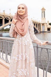 Champagne Lace Modern Tailored Cheongsam Dress, Women's Fashion, Muslimah  Fashion, Dresses on Carousell