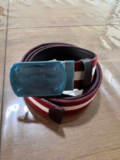 Supreme x Louis Vuitton Belt, Men's Fashion, Watches & Accessories, Belts  on Carousell