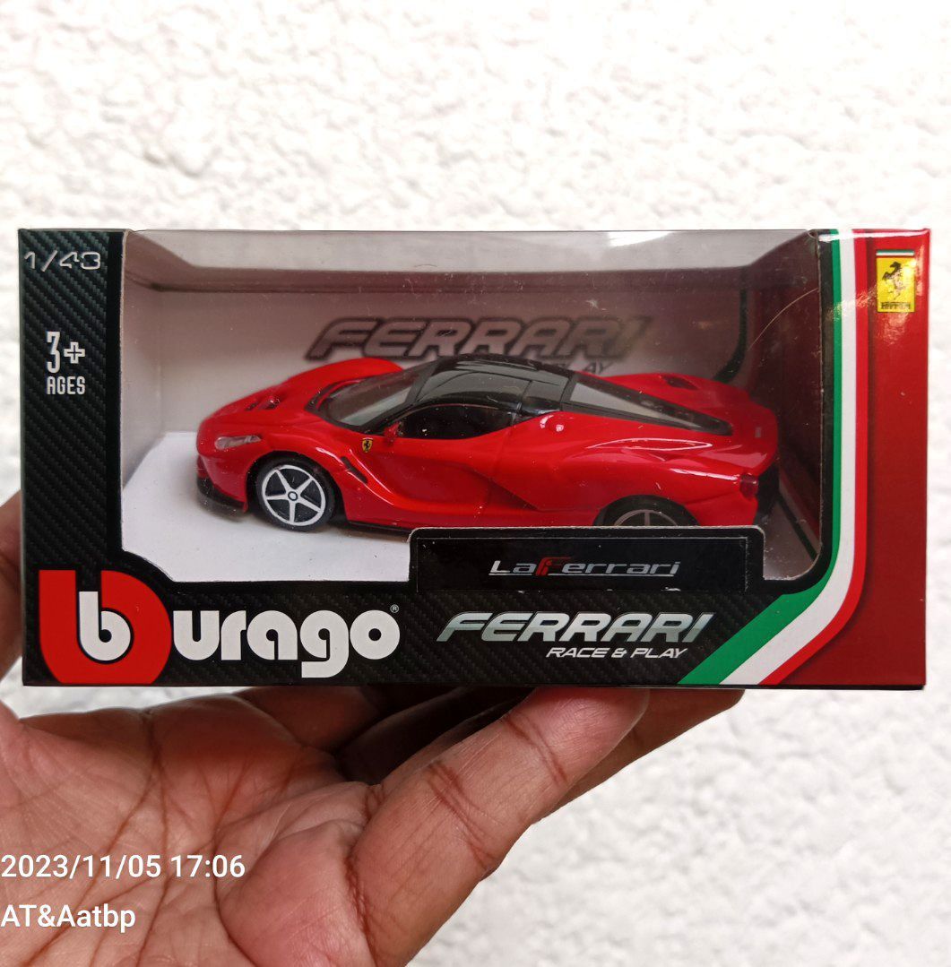 Bburago Ferrari Race and Play LaFerrari 1/24 Scale Diecast Model Vehicle  Red 
