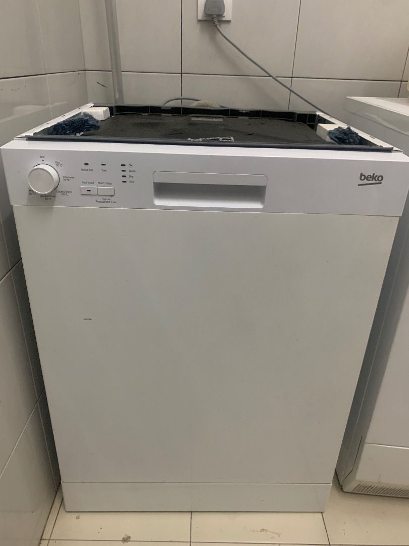 Beko dfn05r11w deals standard dishwasher