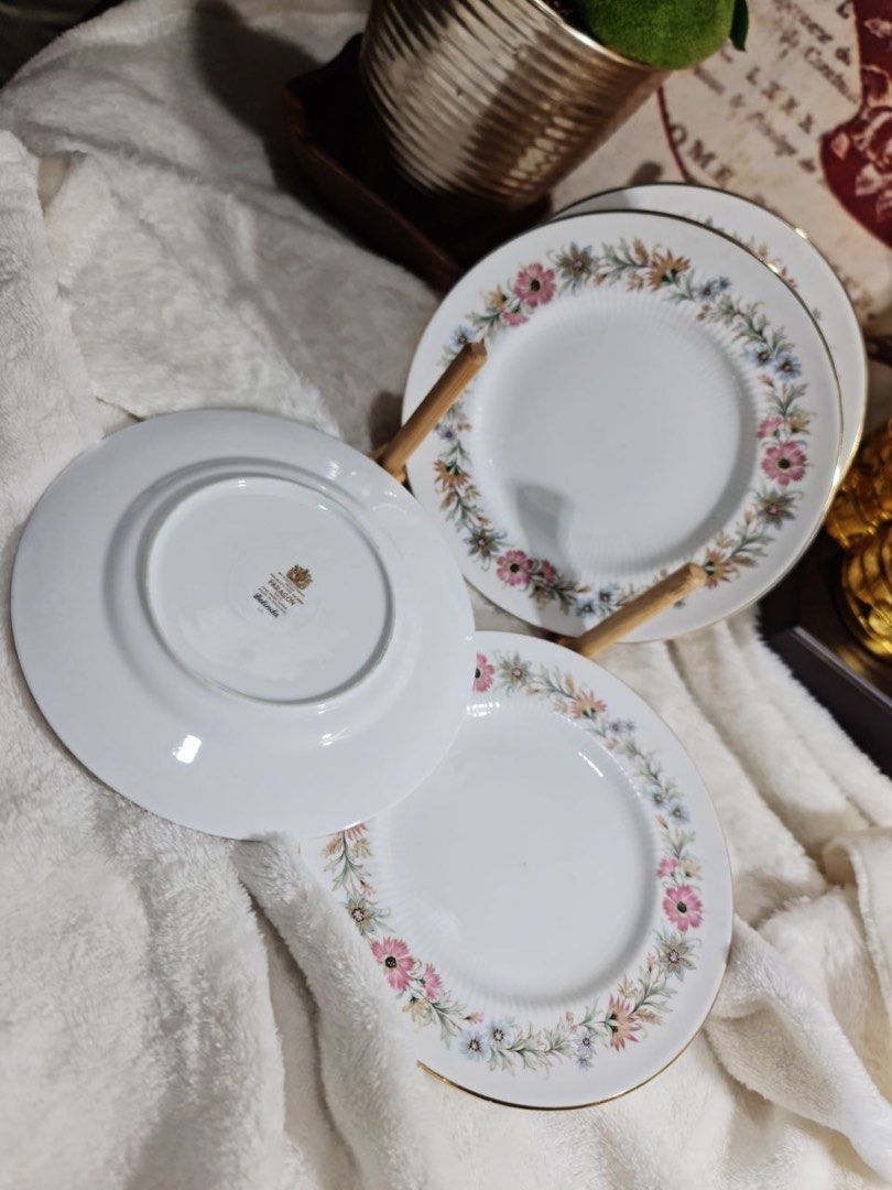 Belinda Paragon Dessert Plate (Category: Coffee & Tea Tableware) located in Quezon City. Submitted by authinthecity (Listing ID 1264064256, Image 2). Description: 🌸Brand new 🌸 4 pieces 🌸Fine bone china 🌸Made in England 📌ACTUAL PHOTOS POSTED po. 📌Shipping fee shouldered by the buyer. 📌DM for inquires🌸 📌Price still negotiable for sure buyer☺️ 📌mode of payment: gcash, bpi 📌preferred courier: Grab, Lalamove, J&T LBC, JRS.