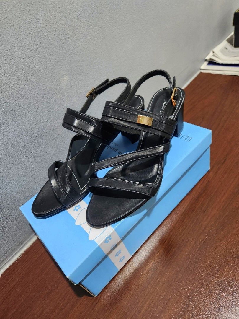 Black classic strap chunk heel gold detail Women s Fashion