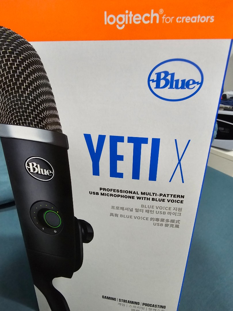 Blue Yeti X Professional Condenser USB Microphone with High-Res Metering,  LED Lighting & Blue Voice Effects for Gaming, Streaming & Podcasting On PC  