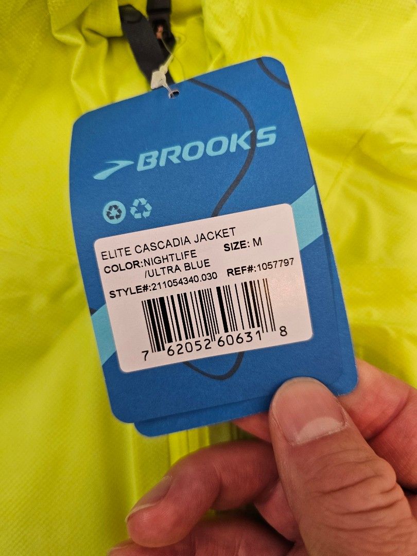 Brooks elite top cascadia jacket