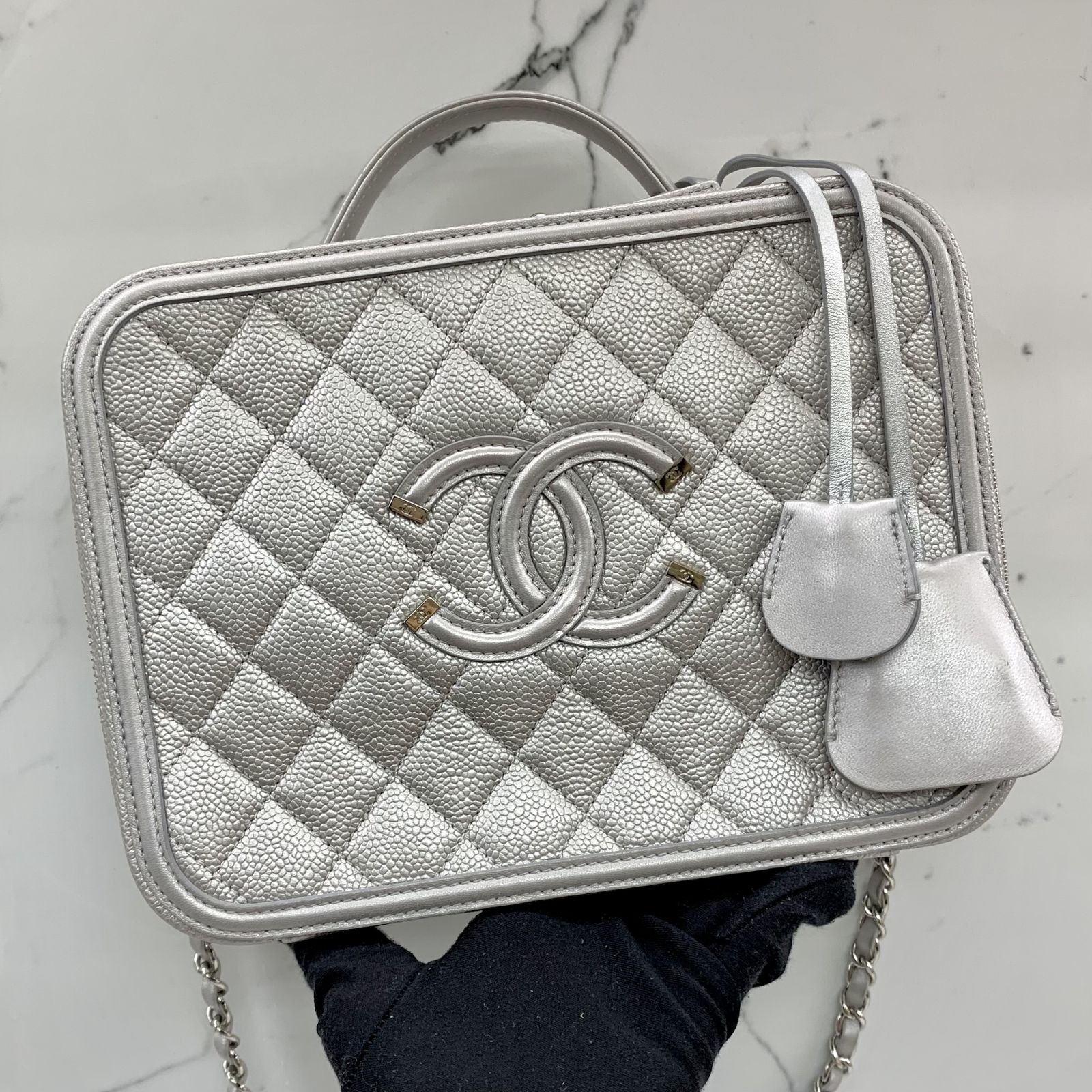 Chanel vanity case silver outlet