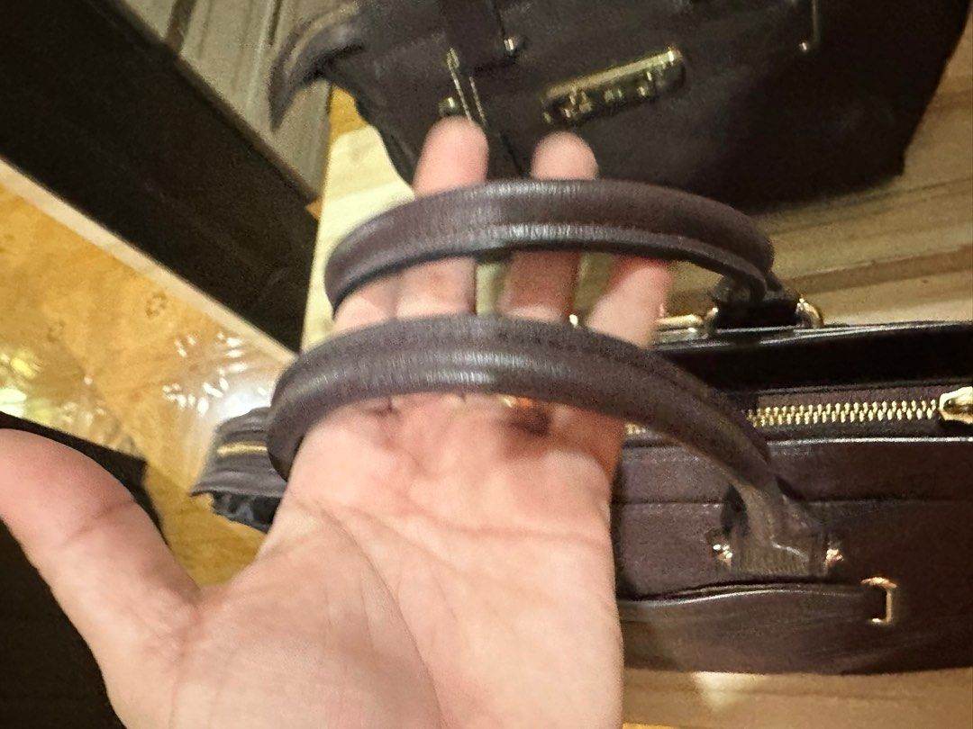 Coach swagger (Category: Luxury Bags & Wallets) located in Bacolod City. Submitted by rubilena (Listing ID 1264036117, Image 3). Description: .