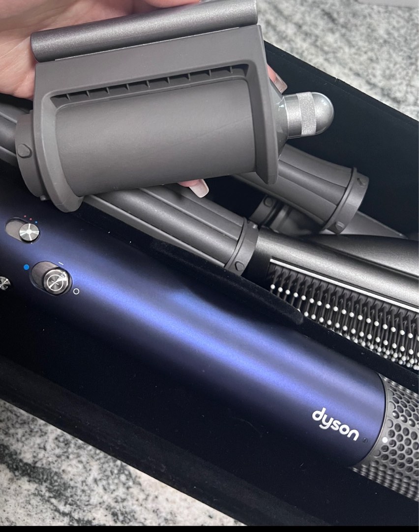 Dyson airwrap (Coanda smoothing dryer), Beauty & Personal Care, Hair on Carousell