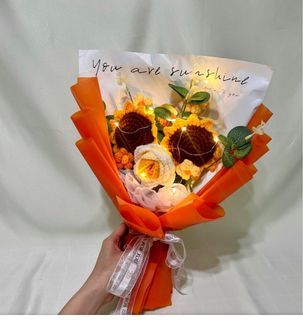 Crochet & Artificial Graduation Bouquet Crochet Flower Balloon Birthday Gift Ideas Home Decoration Housewarming Farewell Newborn Congratulations Get Well Soon Anniversary Wedding Gift Hamper Gift Basket Preserved Graduation Bear Graduation Gown