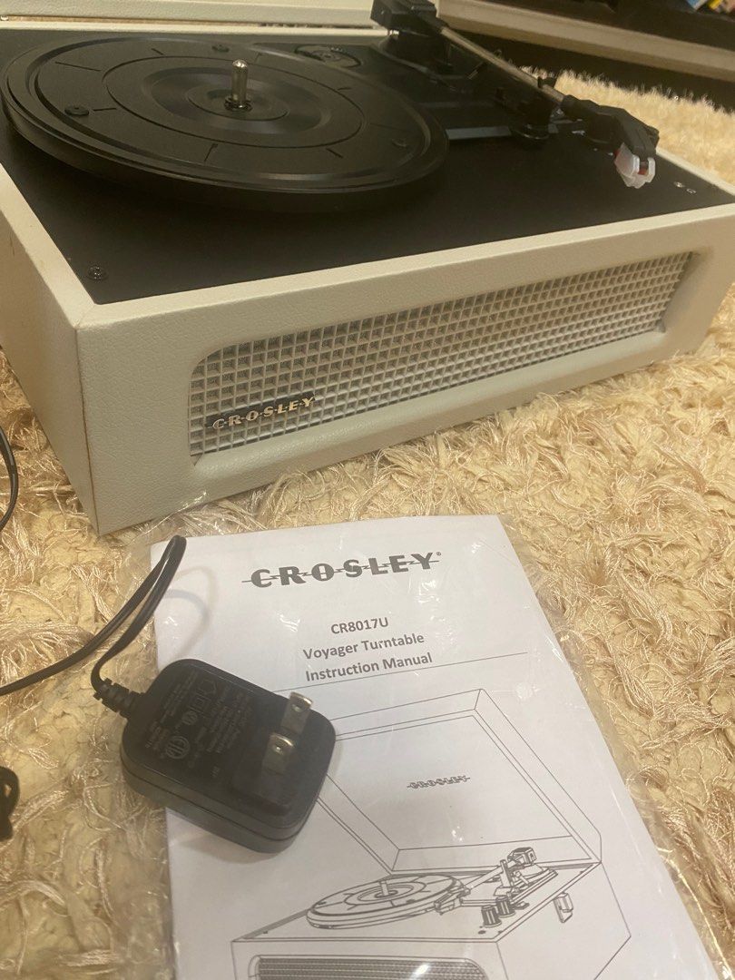 Crosley Voyager Turntable CR8017U, Hobbies & Toys, Music & Media ...