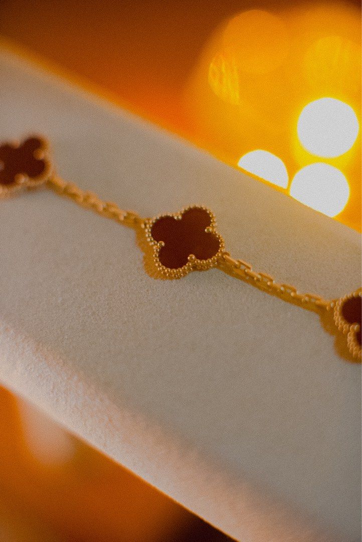Gold van top cleef bracelet