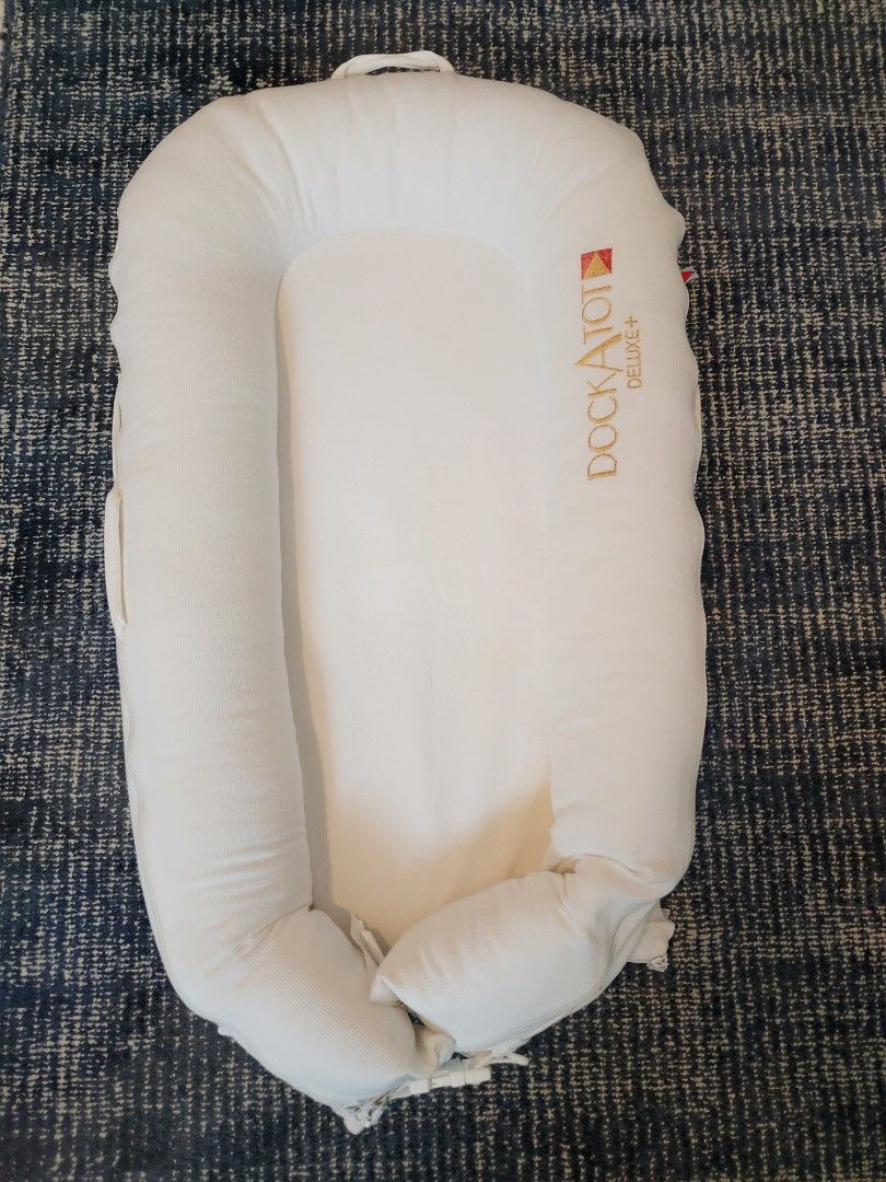 Dockatot Deluxe+ white, Babies & Kids, Baby Nursery & Kids Furniture