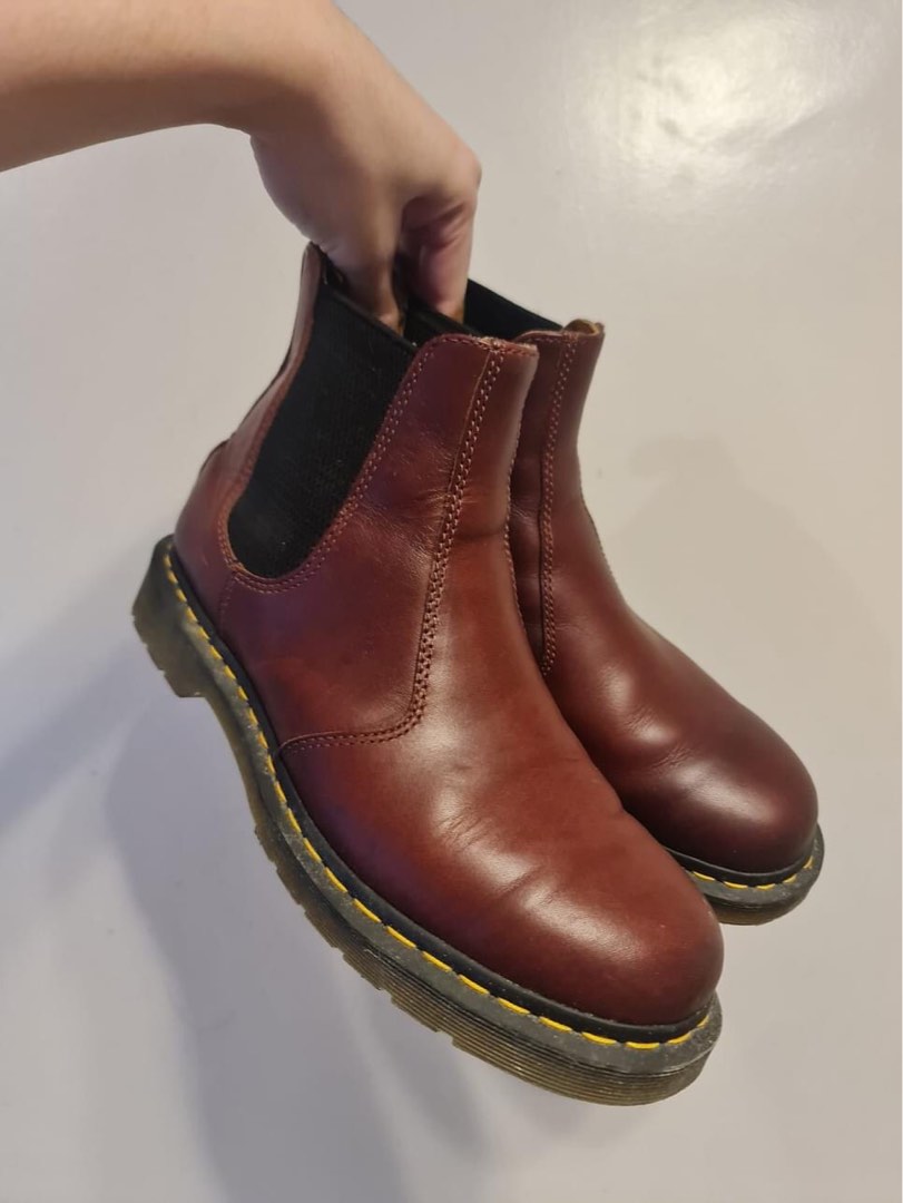 chelsea dr martens white