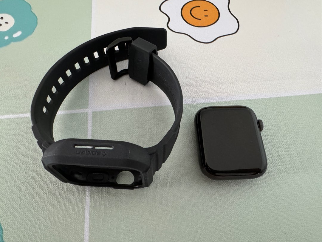(For Sale) apple watch SE (1st gen) for sale good to track your child